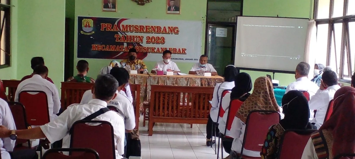 DUKUNGAN. Anggota DPRD Kabupaten Cirebon, Abdul Rohman saat menghadiri agenda Pra Musrenbang di Kecamatan Susukanlebak.