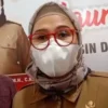 SUDAH DIJAWAB. Bupati Indramayu Nina Agustina menyikapi usulan hak interpelasi 39 anggota DPRD. Dia memastikan sudah ada beberapa kepala dinas yang sudah menjawabnya sebelum ada usulan interpelasi.