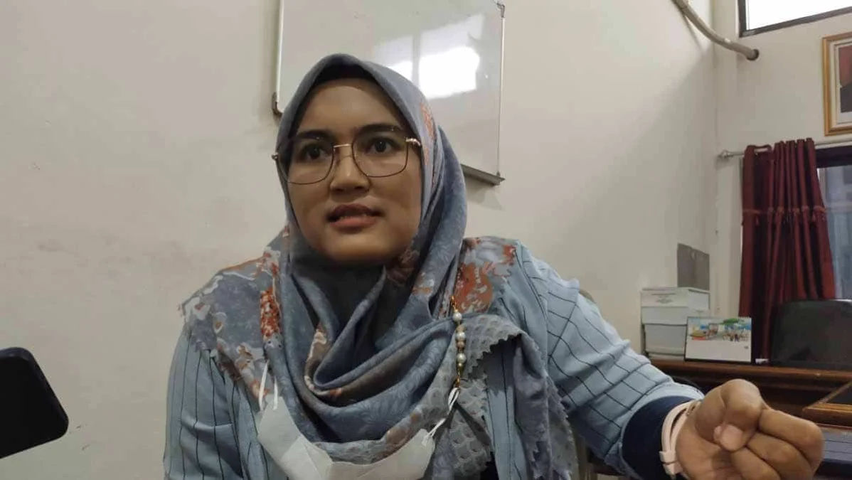 SEGERA DISELESAIKAN. Ketua Komisi IV DPRD Kabupaten Cirebon, Siska Karina meminta Bupati segera bertindak terkait dugaan pemotongan insentif nakes.