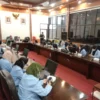 DITERIMA. Audiensi Mahasiswa STIS Husnul Khotimah bersama Bapemperda DPRD Kabupaten Cirebon.