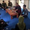 DISKUSI DIGITAL. Himpunan Mahasiswa Islam (HMI) Cabang Kuningan mengadakan ruang diskusi melalui Program Digital Training yang diikuti para kader.