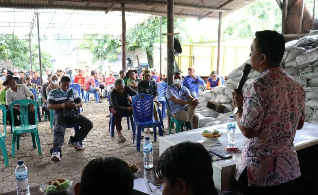 SOSIALISASI. Pemdes Mangunjaya sosialisasi rencana pembangunan kawasan agrowisata dan eduwisata hutan mangga. Acara tersebut dihadiri unsur forkopimcam, BPD, dan tokoh masyarakat.