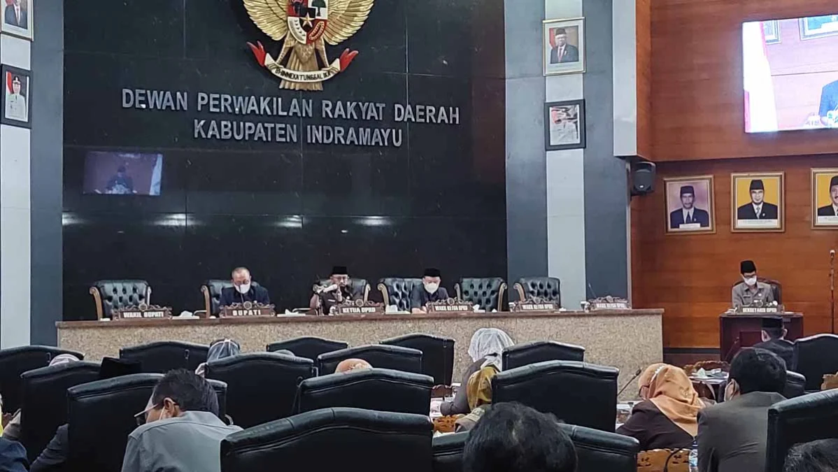 PERDANA. Rapat paripurna DPRD Indramayu bersamaan dengan dibacakannya surat masuk usulan hak interpelasi. Fraksi PDI Perjuangan tidak ikut mengusulkan hak interpelasi, termasuk anggota lain dari fraksi yang sama.