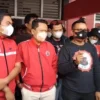 MOTIF PELAPORAN. Sekretaris DPC PDI Perjuangan Indramayu, Sahali memberikan keterangan terkait sikap partai terhadap masalah yang dihadapi kadernya. Pihaknya sudah menyiapkan langkah hukum dengan didampingi Badan Bantuan Hukum dan Advokasi Rakyat.