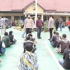 PAKAI NARKOBA. Polisi menangkap 20 anggota LSM GMBI usai mengikuti unjuk rasa anarkis di Mapolda Jabar. Petugas mengamankan barang bukti berupa 15 unit sepeda motor dan 2 unit mobil yang diduga bodong.