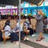 PENJELASAN. Founder Habibie Education Youth, Ir Nana Saragih (kanan) memberikan penjelasan terkait program kuliah gratis dan bekerja di Jerman di hadapan civitas SMK PGRI Jatibarang, Sabtu (15/1) lalu.