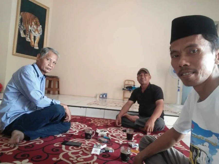 KERJA KERAS. Kader senior (kiri) Toto Sumlang mengingatkan PKB jangan besar kepala dan harus mawasdiri terhadap tantangan kedepan yang tak bisa diprediksi.