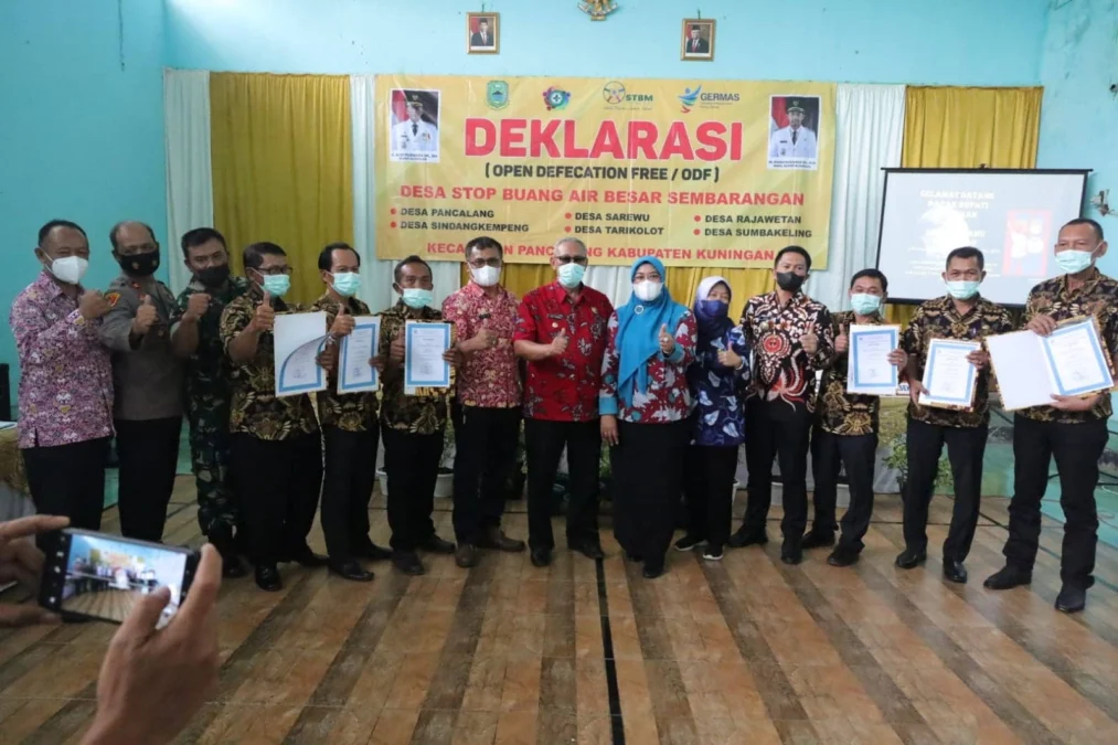 BEBAS BAB SEMBARANGAN. Bupati H Acep Purnama SH MH pada saat menghadiri acara deklarasi ODF di 6 desa di Kecamatan Pancalang, kemarin (13/1).