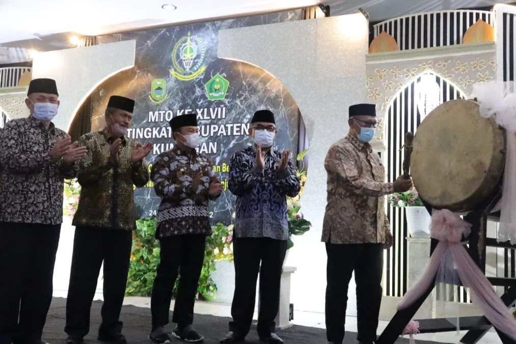 BUKA MTQ. Bupati H Acep Purnama membuka Musabaqoh Tilawatil Qur’an (MTQ) ke-47 Tingkat Kabupaten Kuningan di Kompleks Kampus I Universitas Kuningan (Uniku), Kamis (24/2).