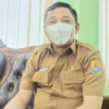 TINDAKLANJUTI. Kepala Dinas Pertanian Kabupaten Cirebon, Asep Pamungkas sebut sudah menurunkan tim melihat kondisi pertanian di wilayah barat.