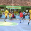 TURNAMEN FUTSAL. Sebanyak 22 tim dari 18 SD/MI mengikuti turnamen futsal se-Kecamatan Kramatmulya, Jalaksana dan Kecamatan Japara yang dibuka Bupati H Acep Purnama, Senin (21/2).