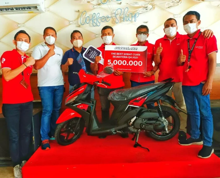 Telkomsel Serahkan hadiah Motor Kepada Sales Force depo Palimanan.