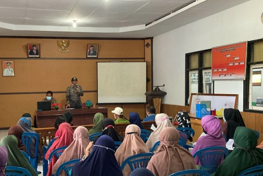 BEBAS. Pihak terkait menggelar sosialisasi teknis terbaru pembagian dan penggunaan BPNT, di Desa Muktisari Kecamatan Cingambul.