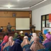 BEBAS. Pihak terkait menggelar sosialisasi teknis terbaru pembagian dan penggunaan BPNT, di Desa Muktisari Kecamatan Cingambul.