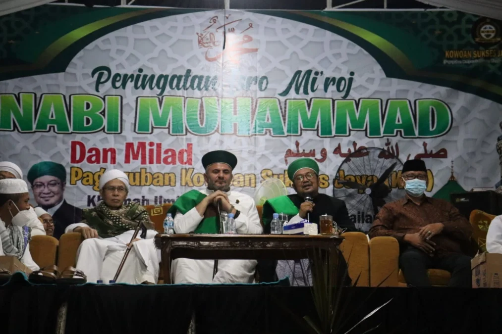 ISRA MIKRAJ. Di tengah kesibukannya sebagai orang nomor satu di Kota Kuda, Bupati H Acep Purnama menghadiri undangan peringatan Isra Mikraj di Pondok Pesantren Al Karomah, Senin malam (21/2).