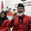 SERAP ASPIRASI. Bupati sekaligus Ketua DPC PDI Perjuangan, H Imron (Kanan) didampingi Sekretaris DPC PDIP, Sophi Zulfia (Kiri) mengaku kerap menyerap aspirasi dari kegiatan yang dilakukan.