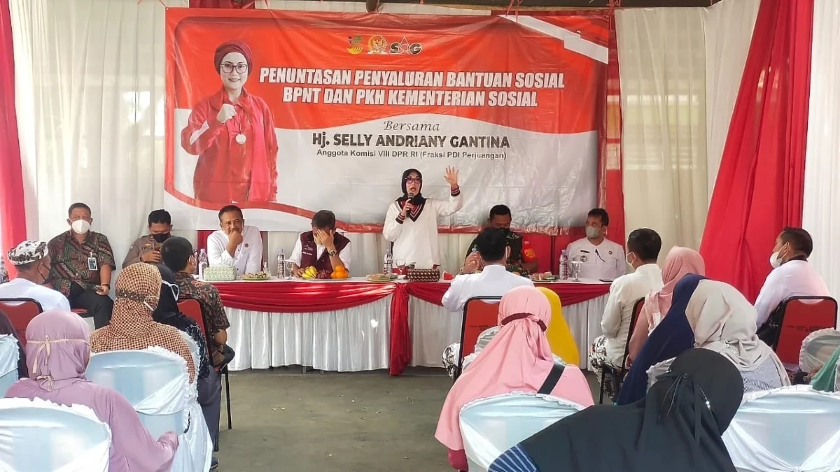 TEGAS. Anggota DPR RI, Selly Andriany Gantina sebut KPM BPNT bisa membelanjakan uangnya di e-warong mana saja.