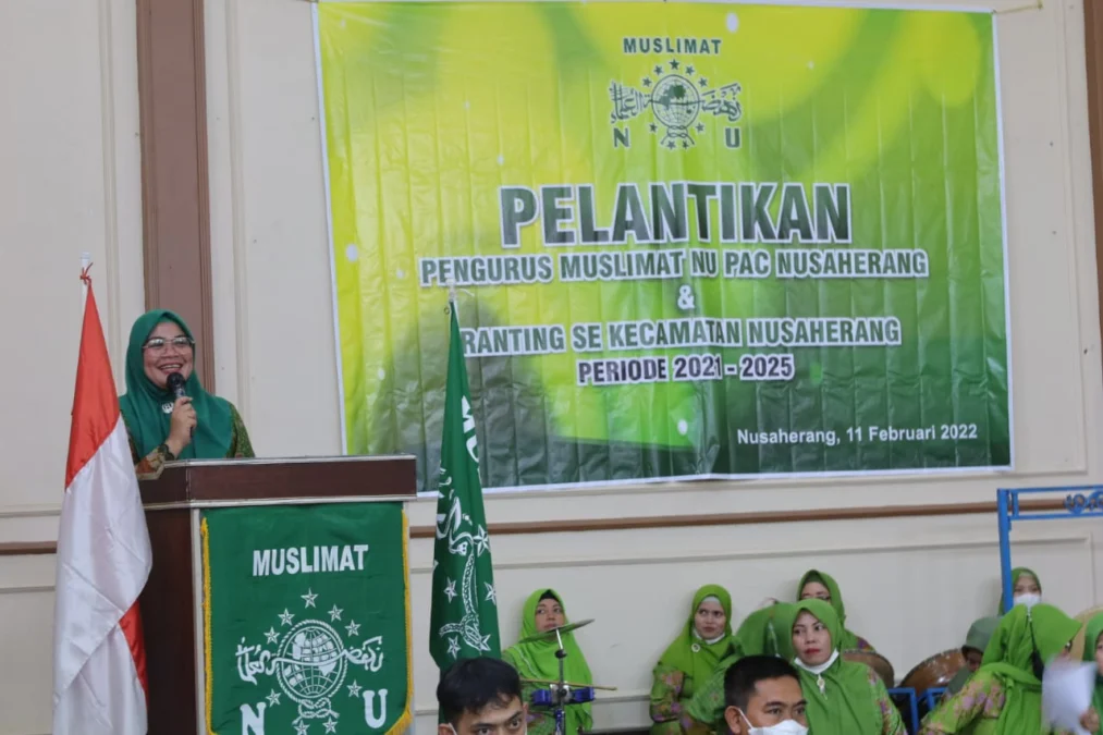 PENGURUS BARU. Pelindung Muslimat NU Kabupaten Kuningan, Hj Ika Acep Purnama menghadiri pelantikan pengurus Muslimat NU kecamatan dan ranting Kecamatan Nusaherang masa bBakti 2022 – 2025, Jumat (11/2).