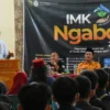 PENUTUPAN. Wakil Bupati HM Ridho Suganda SH MSi menutup bakti sosial yang digelar Ikatan Mahasiswa Kuningan (IMK) Wilayah Cirebon di Desa Padarama, Kecamatan Ciawigebang, akhir pekan lalu.