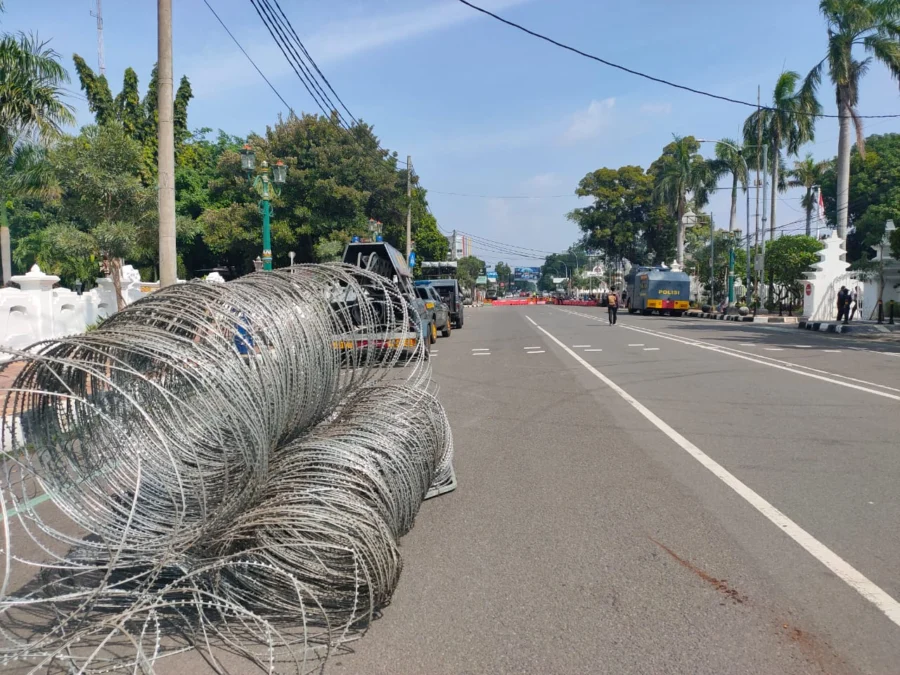 Paripurna Dijaga Ketat Polisi, Jalan Siliwangi Dibarikade