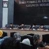 KECEWA. Rapat paripurna penyampaian penjelasan bupati terkait pertanyaan hak interpelasi dijadwal ulang.