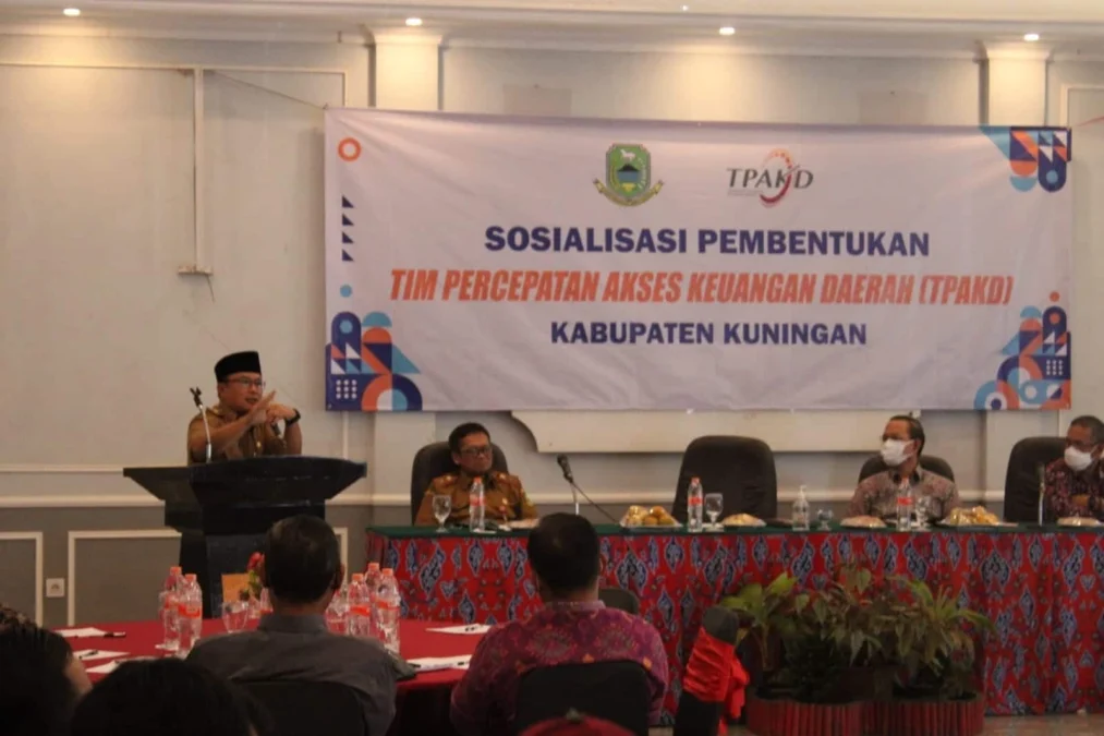 AKSES KEUANGAN. Sekda Dr H Dian Rachmat Yanuar MSi pada acara Sosialisasi Tim Percepatan Akses Keuangan Daerah dan Rencana Pembentukan Tim Percepatan Akses Keuangan Daerah (TPAKD) Kabupaten Kuningan di Resort Prima Sangkanhurip, belum lama ini.