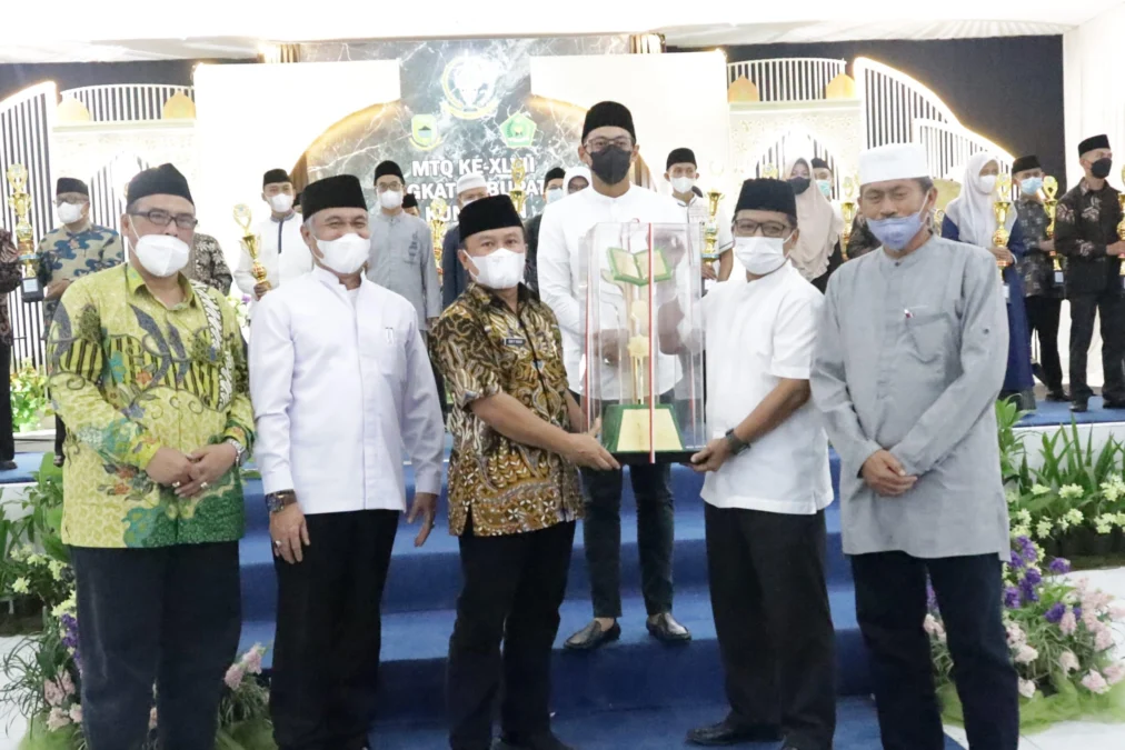 RESMI DITUTUP. Wabup HM Ridho Suganda secara resmi menutup pelaksanaan MTQ ke-47 tingkat Kabupaten Kuningan, Jumat (25/2).