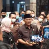 DPRD PANGGIL LUCKY HAKIM. Ketua DPRD Indramayu, Syaefudin memastikan segera memanggil Lucky Hakim. Dan yang bersangkutan siap memenuhi undangan lembaga legislatif. FOTO: TARDIARTO AZZA/RAKYAT CIREBON