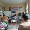 VIRTUAL. Camat dan komponen masyarakat Kadipaten mengikuti pemaparan RKPD Bupati Majalengka melalui layar virtual, Selasa (15/2).