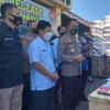 SEPULUH TON. Kapolres Indramayu AKBP M Lukman Syarif memberikan keterangan kepada wartawan terkait pengungkapan penyalahgunaan pupuk bersubsidi. Para pelaku telah menyalahgunakan pendistribusian pupuk urea bersubsidi.