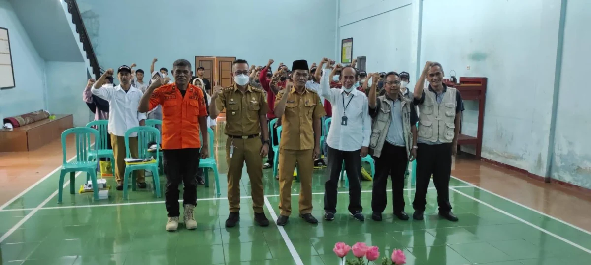 TAHAN GEMPA. Badan Penanggulangan Bencana Daerah (BPBD) Kabupaten Kuningan memperkenalkan Rumah Instan Sederhana Sehat (Risha) atau rumah tahan gempa, Senin (28/03).