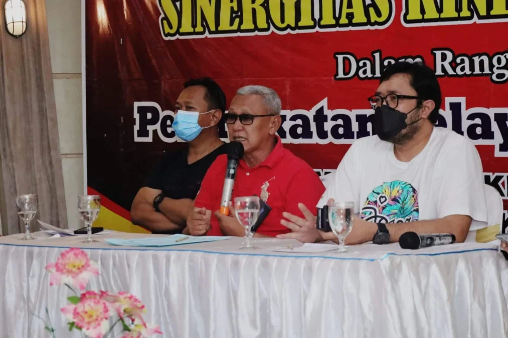 HARUS BERSAING. Bupati H Acep Purnama menghadiri acara Bimbingan Teknis bagi BUMD Kabupaten Kuningan di Aula Rapat Krisna Beach Hotel Pangandaran, Minggu (27/3).