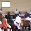 PERMASALAHAN SAMPAH. Bupati H Acep Purnama hadir dalam kegiatan sosialisasi pengelolaan persampahan Kabupaten Kuningan, bertempat di Aula Kelurahan Cigugur, Rabu (9/3).