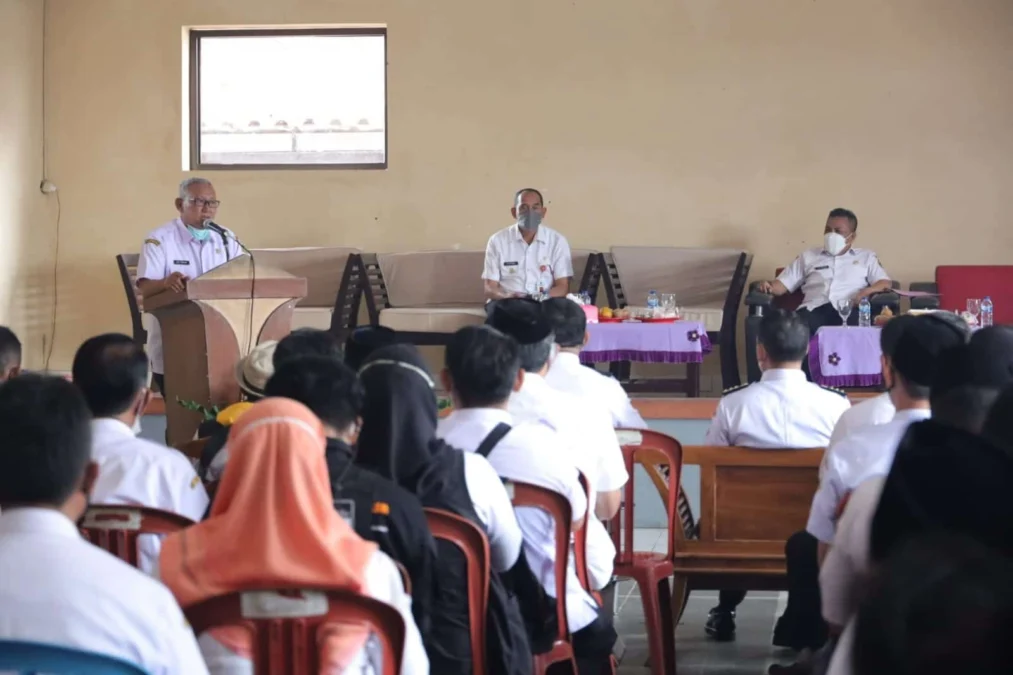 PERMASALAHAN SAMPAH. Bupati H Acep Purnama hadir dalam kegiatan sosialisasi pengelolaan persampahan Kabupaten Kuningan, bertempat di Aula Kelurahan Cigugur, Rabu (9/3).