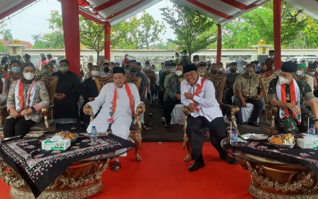 NASIONALISME. Anggota Wantimpres RI Habib Luthfi (kedua kiri) dalam Safari Kebhinekaan di Kabupaten Indramayu. Acara itu juga dihadiri Bupati Indramayu Nina Agustina dan Wakil Gubernur Jawa Barat Uu Ruzhanul Ulum.