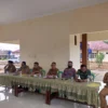 TINDAK LANJUT. Untuk menyelesaikan kegaduhan yang terjadi di Desa Kawungsari, Kecamatan Cibeureum, dampak dari proyek strategis nasional bendungan Kuningan, Dinas Pemberdayaan Masyarakat dan Desa (DPMD) turun langsung menemui warga Desa Kawungsari.