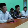 MANUT. Ketua LPBHNU Jabar, Mahfudin saat mendampingi Ketua PWNU Jabar, Juhadi Muhammad memberikan keterangan terkait penganiayaan Ketua Jam’iyyah Ahlith Thariqah Al Mu’tabarah An Nahdliyyah (Jatman) kiai Farid Ashr Waddahr.