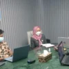 WEBINAR. Pengurus FIS bersama sejumlah perwakilan berbagai kalangan mengikuti Webinar Nasional Kepemudaan Sociopreneurship Edukasi Generasi Milenial.