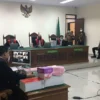 VIRTUAL. Sidang perkara pidana dugaan pembunuhan sengketa lahan tebu agenda pembuktian digelar secara virtual di PN Indramayu. Pada sidang tersebut menghadirkan empat orang saksi.