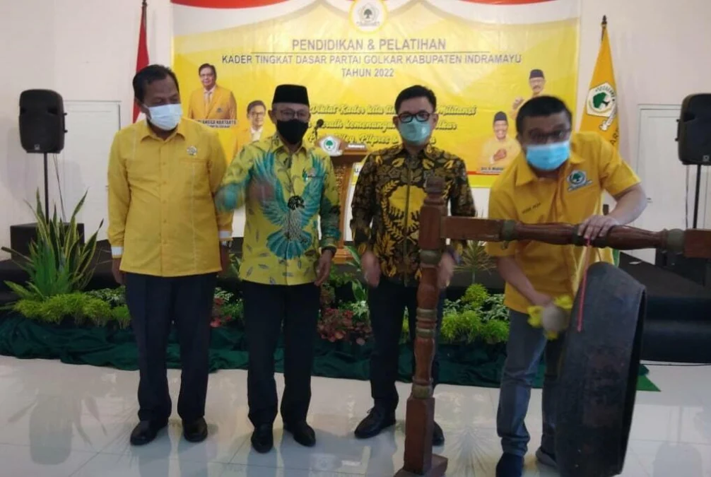 DIKLAT. Ketua DPD Partai Golkar Jabar, Ace Hasan Sadzily membuka pelatihan dan pendidikan kader Partai Golkar Indramayu. Kekalahan pada pilkada 2020 harus menjadi motivasi untuk bangkit, dan menang di tahun 2024.