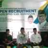 BUKA PENDAFTARAN. Ketua DPC PKB Kuningan, H Ujang Kosasih MSi melaunching pencalegan dini untuk mengisi kursi DPRD Kuningan pada Pemilu 2024 mendatang, kemarin.