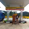 LULUS TERA. UPTD Metrologi Legal Dinas Koperasi Perdagangan dan Perindustrian (Diskopdagperin) Kabupaten Kuningan melakukan uji tera terhadap Pomdesa di Desa Subang dan Cineumbeuy, Maleber.