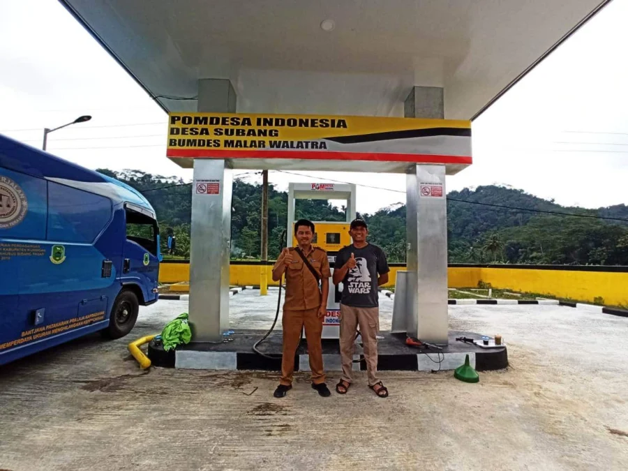 LULUS TERA. UPTD Metrologi Legal Dinas Koperasi Perdagangan dan Perindustrian (Diskopdagperin) Kabupaten Kuningan melakukan uji tera terhadap Pomdesa di Desa Subang dan Cineumbeuy, Maleber.