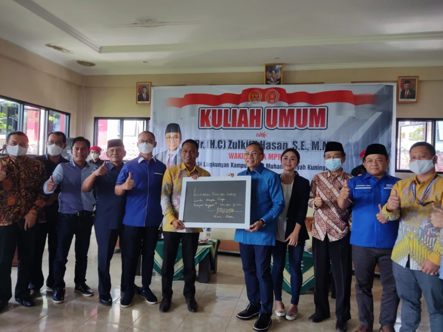 KULIAH UMUM. Wakil Ketua MPR RI, Zulkifli Hasan mengunjungi Sekolah Tinggi Keguruan dan Ilmu Pendidikan (STKIP) Muhammadiyah Kuningan untuk mengisi kuliah umum, Kamis (10/3).