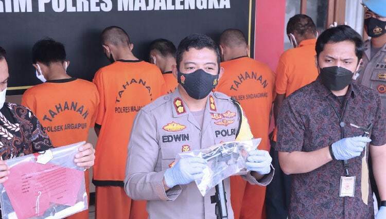 RANMOR. Polres Majalengka ekspose 9 pelaku pencurian kendaraan bermotor dari 8 kasus yang berhasil diungkap, di halaman Mapolres Majalengka, Jumat (4/3).