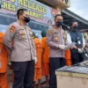 TAKLUK. Kapolres Indramayu AKBP M Lukman Syarif memberikan keterangan kepada wartawan terkait penangkapan komplotan curanmor yang beraksi di 40 TKP dengan barbuk 30 unit sepeda motor.