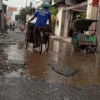 Jalan Rusak, Warga Kabupaten Cirebon Diminta Bersabar