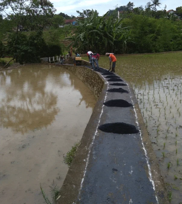 Akses Jalan yang Baik Tumbuhkan Ekonomi Warga Bantarujeg