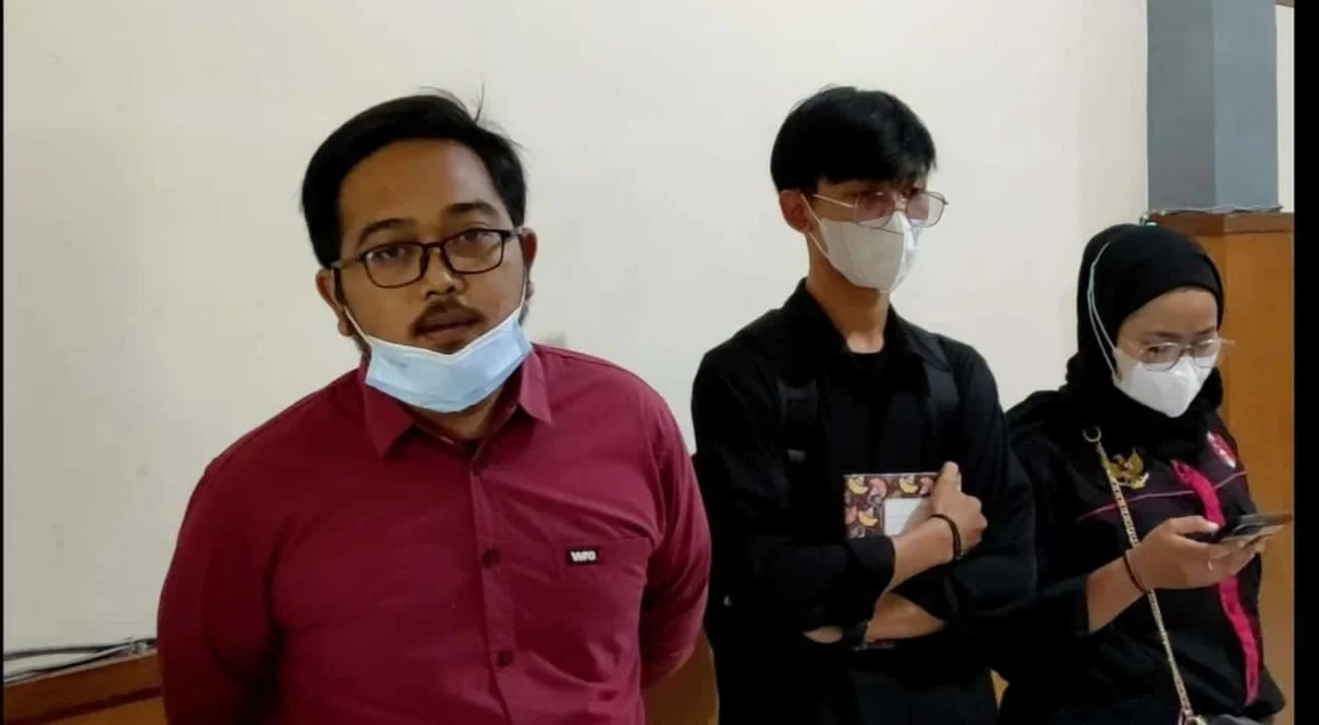 ONTROG DEWAN Puluhan mahasiswa GMNI mendatangi gedung DPRD menuntut digelarnya audiensi soal eksekusi BPNT dengan pihak terkait, akhir pekan kemarin.