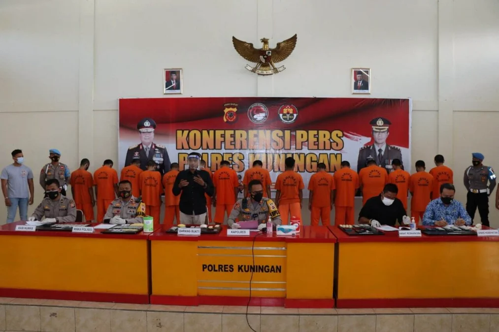 KASUS NARKOBA. Polres Kuningan menggelar ekspos pengungkapan dan penangkapan sejumlah tersangka kasus narkotika dan obat-obatan terlarang lainnya, Kamis (17/3).